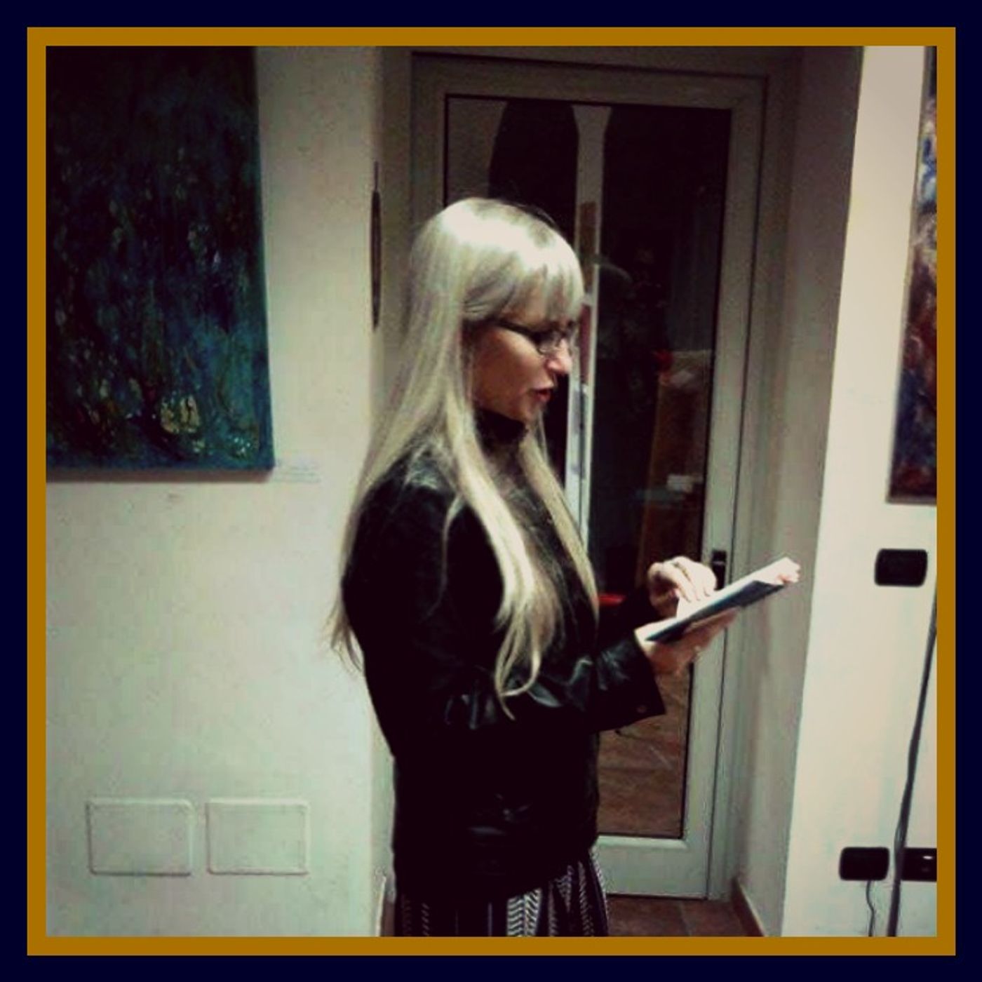 Lettura durante open mic Presentazione de 56 Poesie d'Amore di Max Ponte.