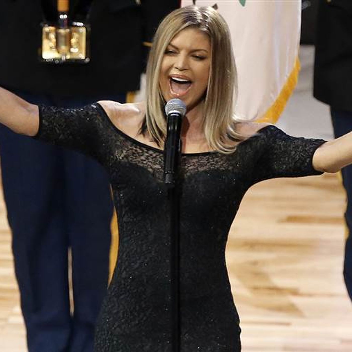 Fergie blows the Anthem Fergie blows the Anthem