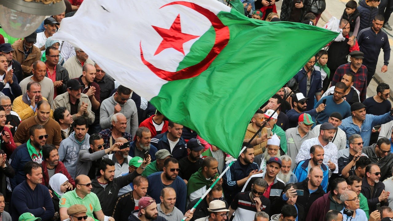 Nationalité révocable : le nouveau pari sécuritaire d'Alger | Aticle