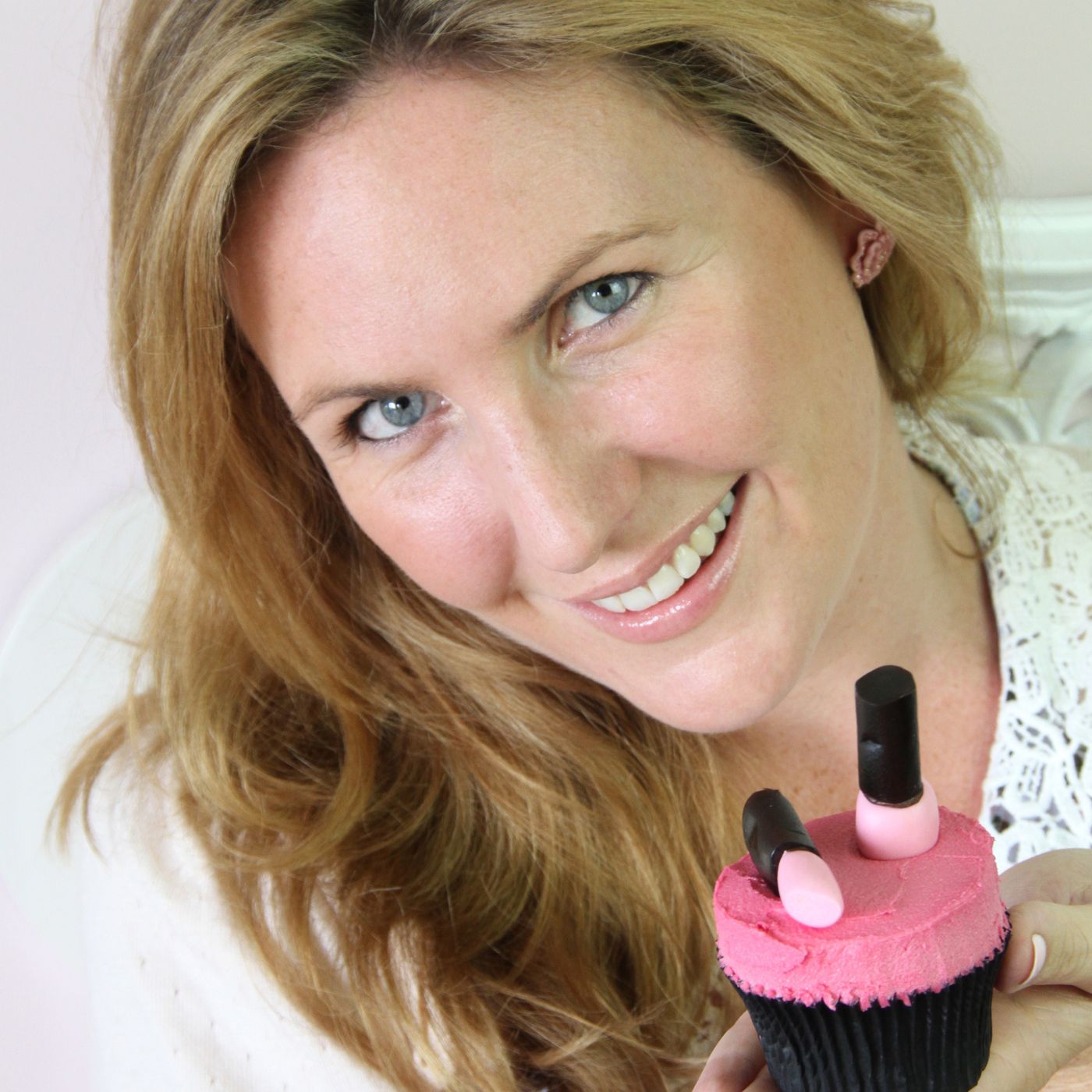 Interview with Elise Strachan, Youtube Influencer, "My Cupcake Addiction"