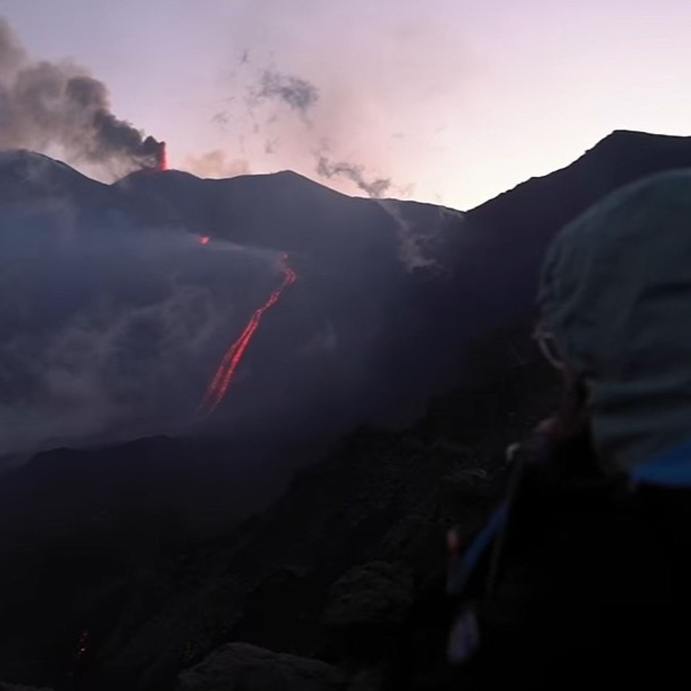 Etna, voli sospesi agli aeroporti di Catania e Comiso a causa delle cenere episode artwork