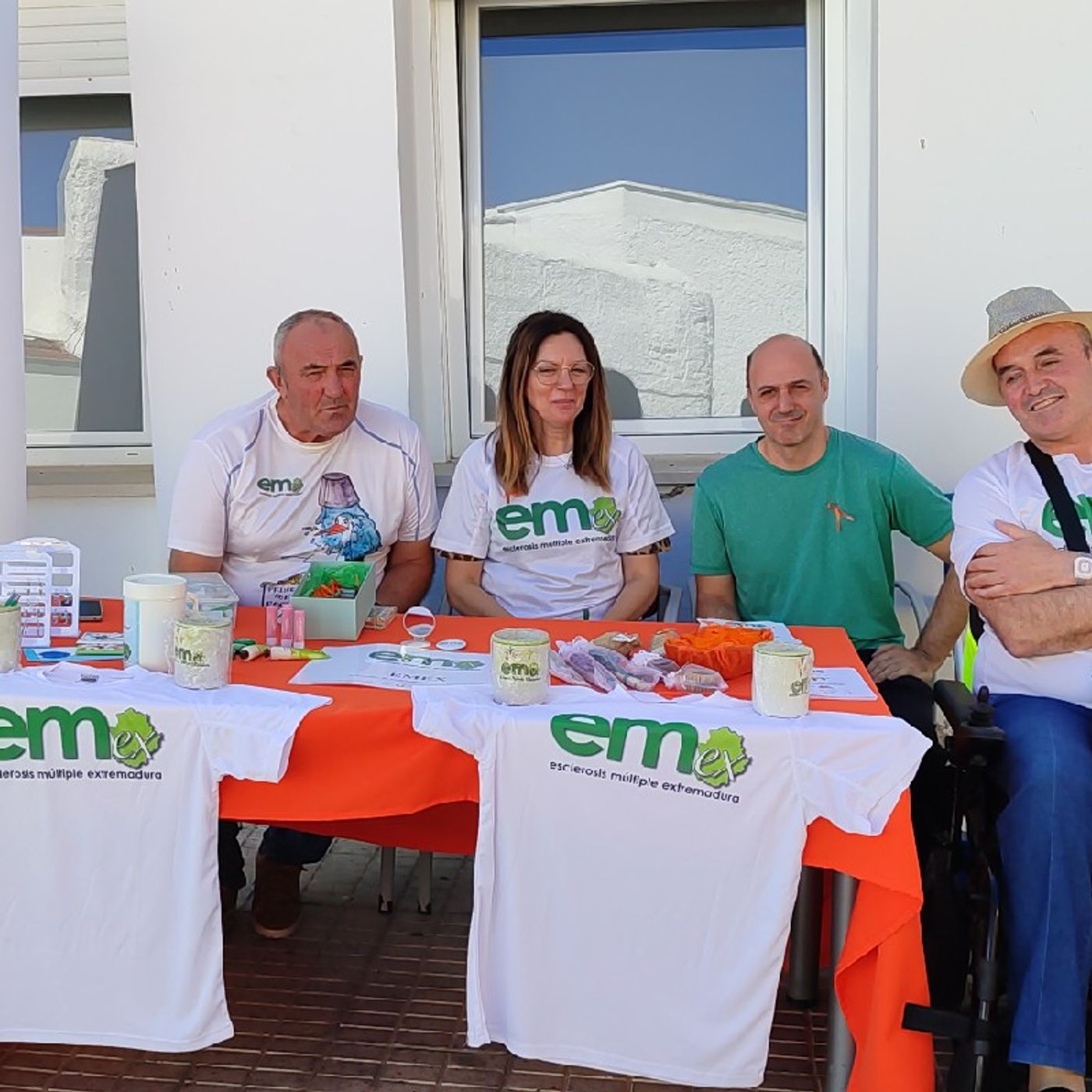 Entrevista con Pedro,Chiki y Maribel de EMEX(Esclerosis Múltiple de Extremadura) episode artwork