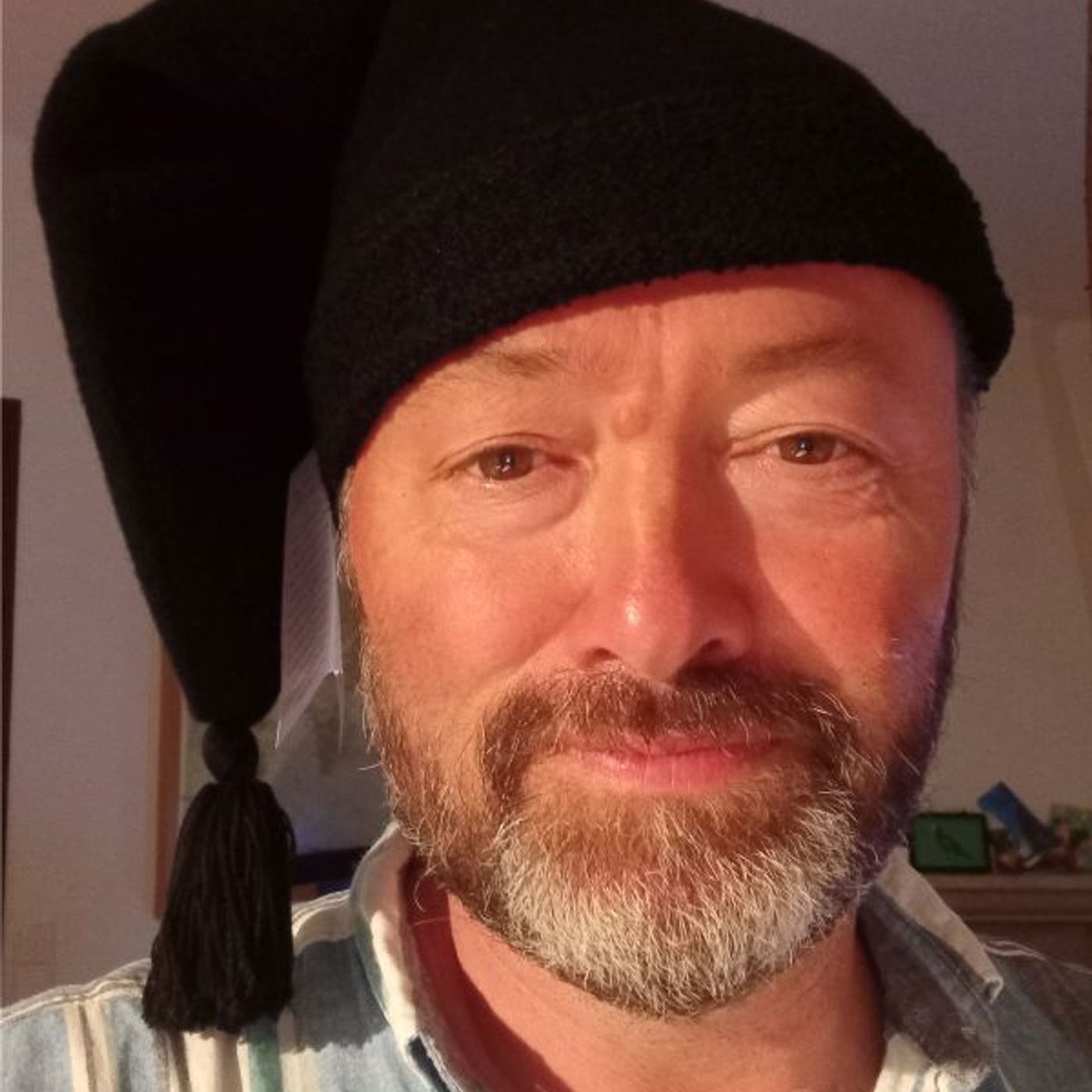What does a Portuguese fisherman or farmer keep in his hat? www.learnaboutportugal.com episode artwork