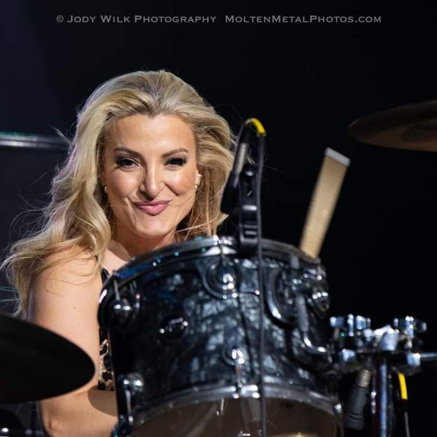 Drummer Rachael Rine of Guns N’ Roses tribute band Paradise Kitty is my very special guest! episode artwork
