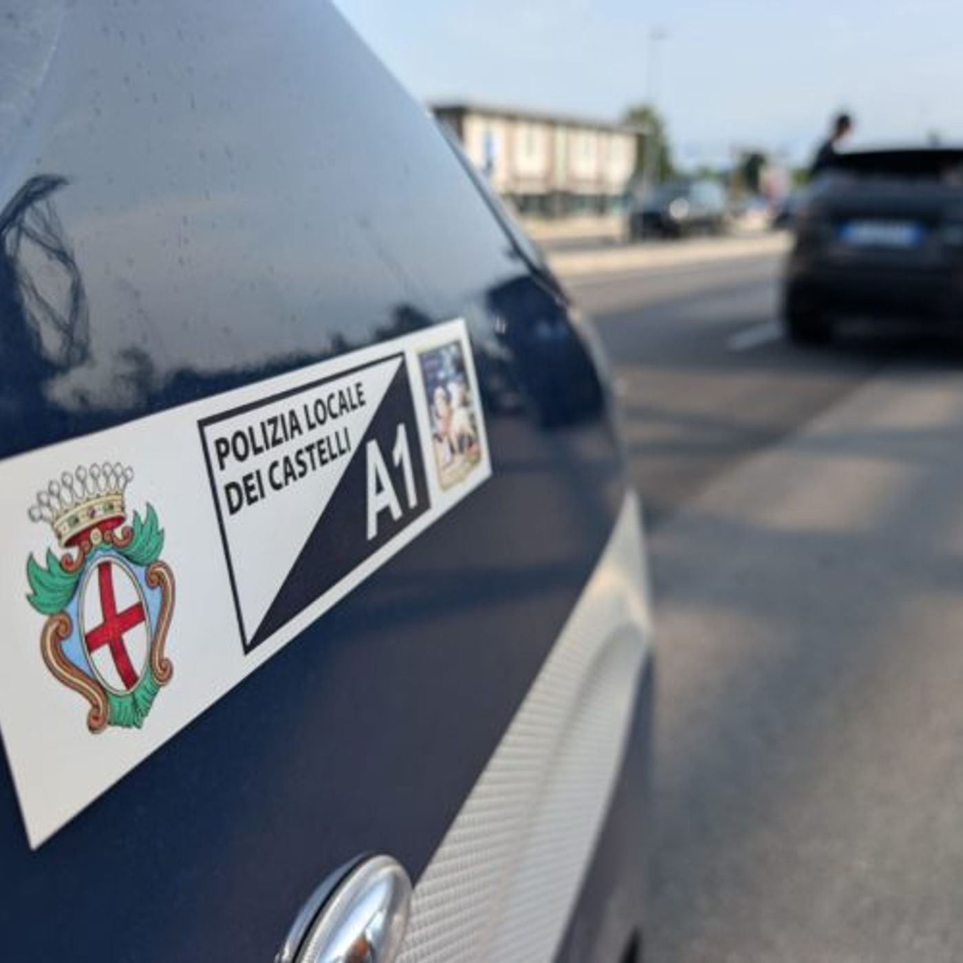 Senza patente su un’auto sotto fermo e priva di revisione: multato per oltre 8 mila euro Senza patente su un’auto sotto fermo e priva di revisione: multato per oltre 8 mila euro