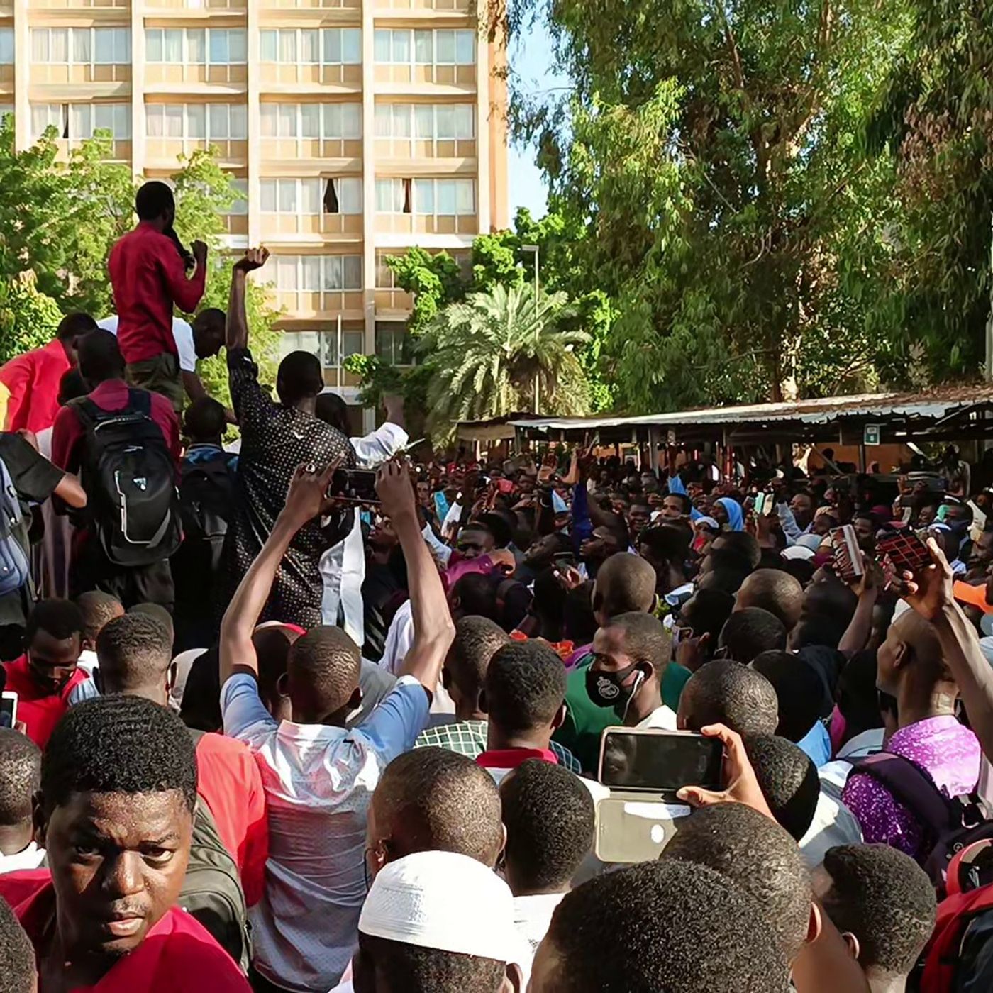 Meeting des scolaires à Niamey episode artwork