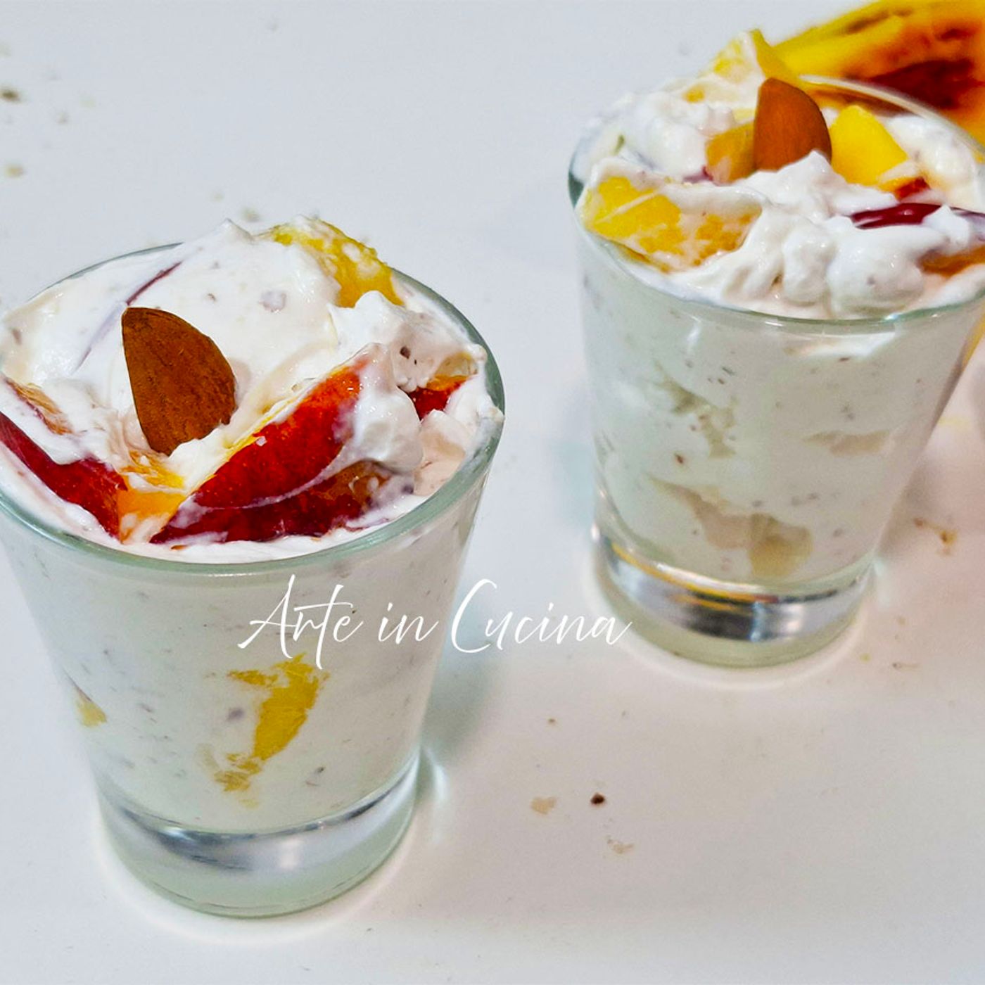 Coppette mandorle e pesche: dolce cremoso facile e veloce