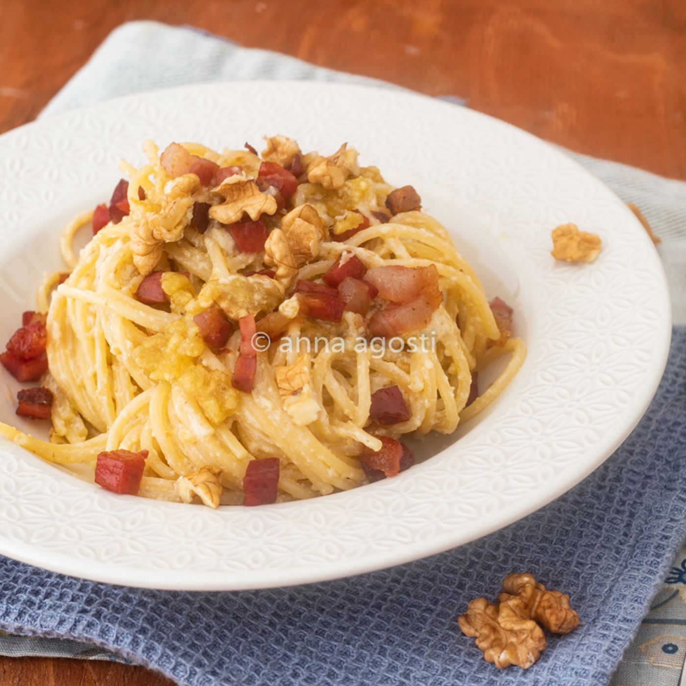 Spaghetti con Crema di Noci e Speck