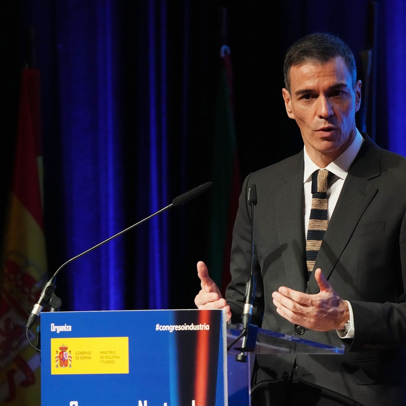 Tertulia de La Trinchera: Censurar las redes y papeles para todos