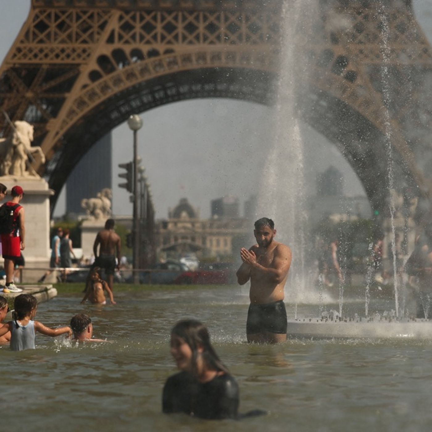 1,000 dead in France from heat as US faces July 4th heat wave episode artwork