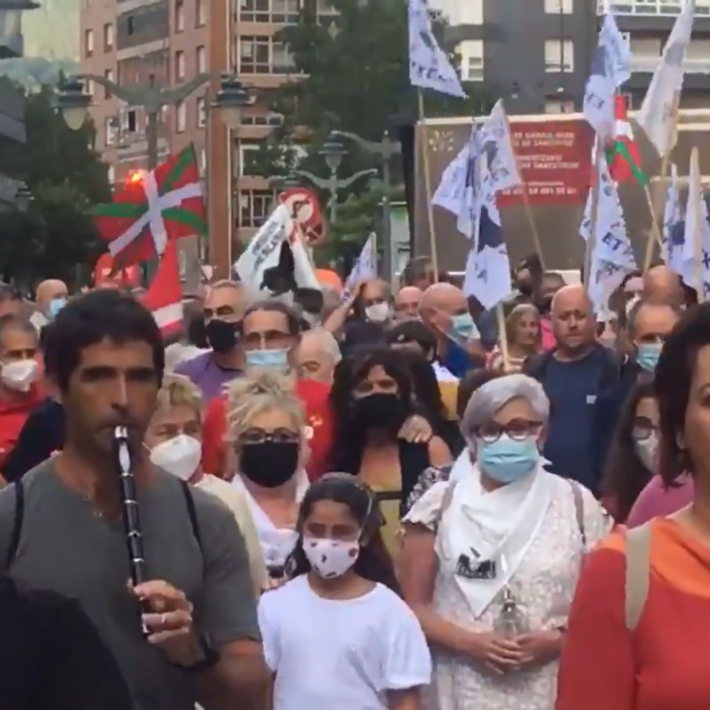 Ni olvido ni perdón: El PSOE vota en contra de prohibir los homenajes a etarras