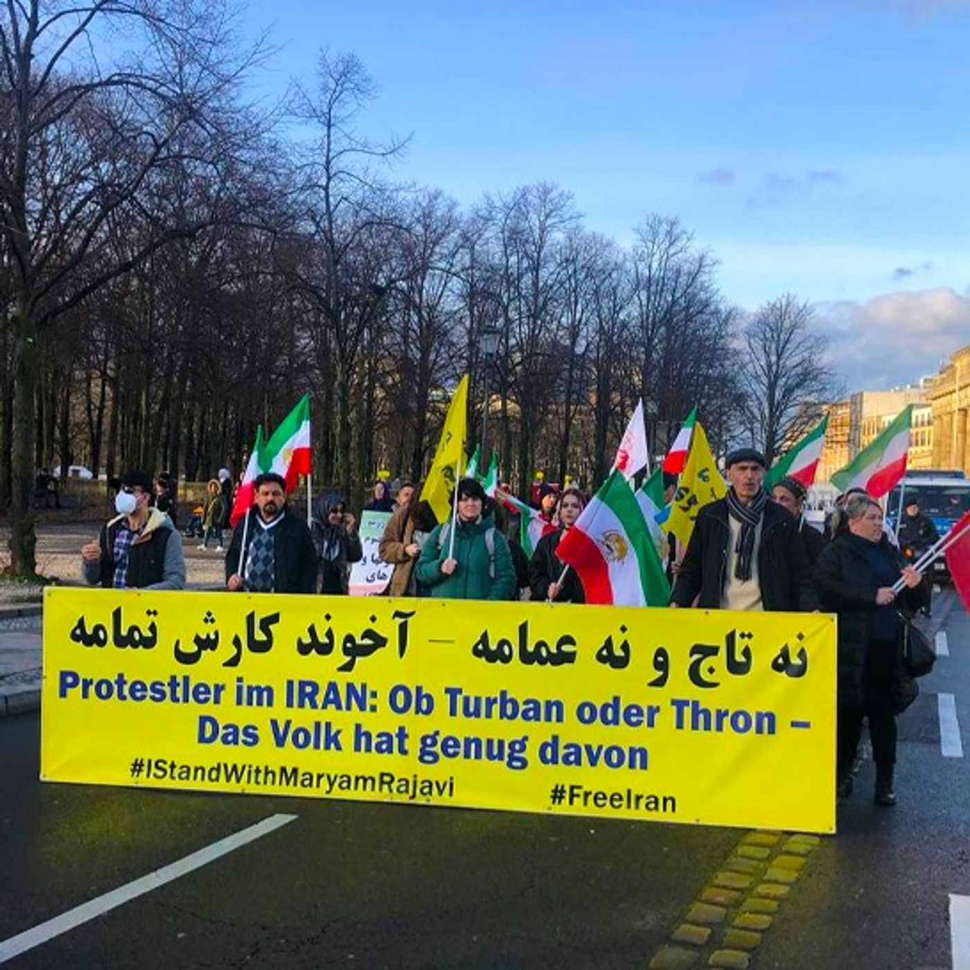 نه شاه، نه شیخ؛ پرچم برافراشتهٔ انقلاب