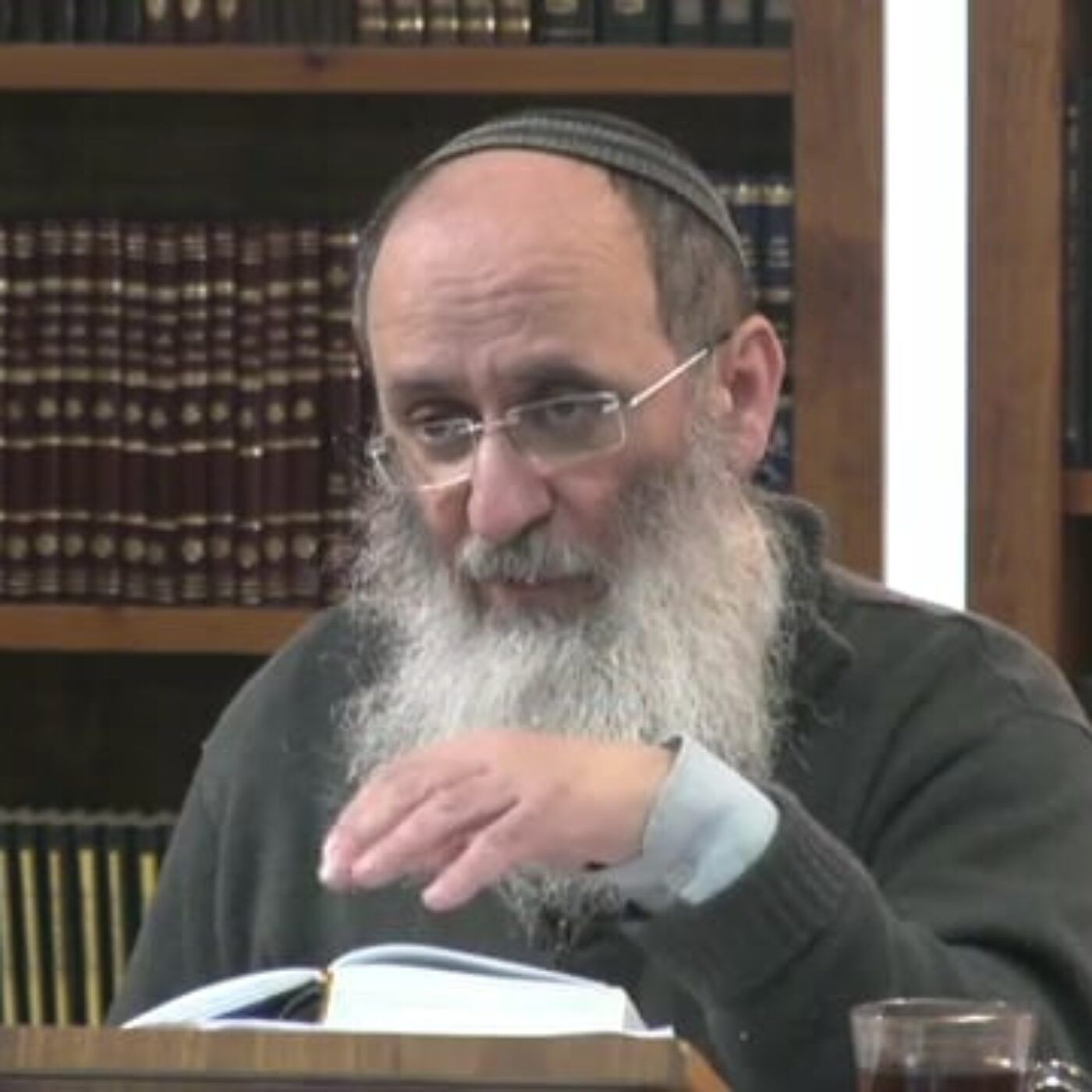 "ויבך אותו אביו" – יצחק אבינו היחיד שידע שיוסף לא מת | הרב אורי עמוס שרקי episode artwork
