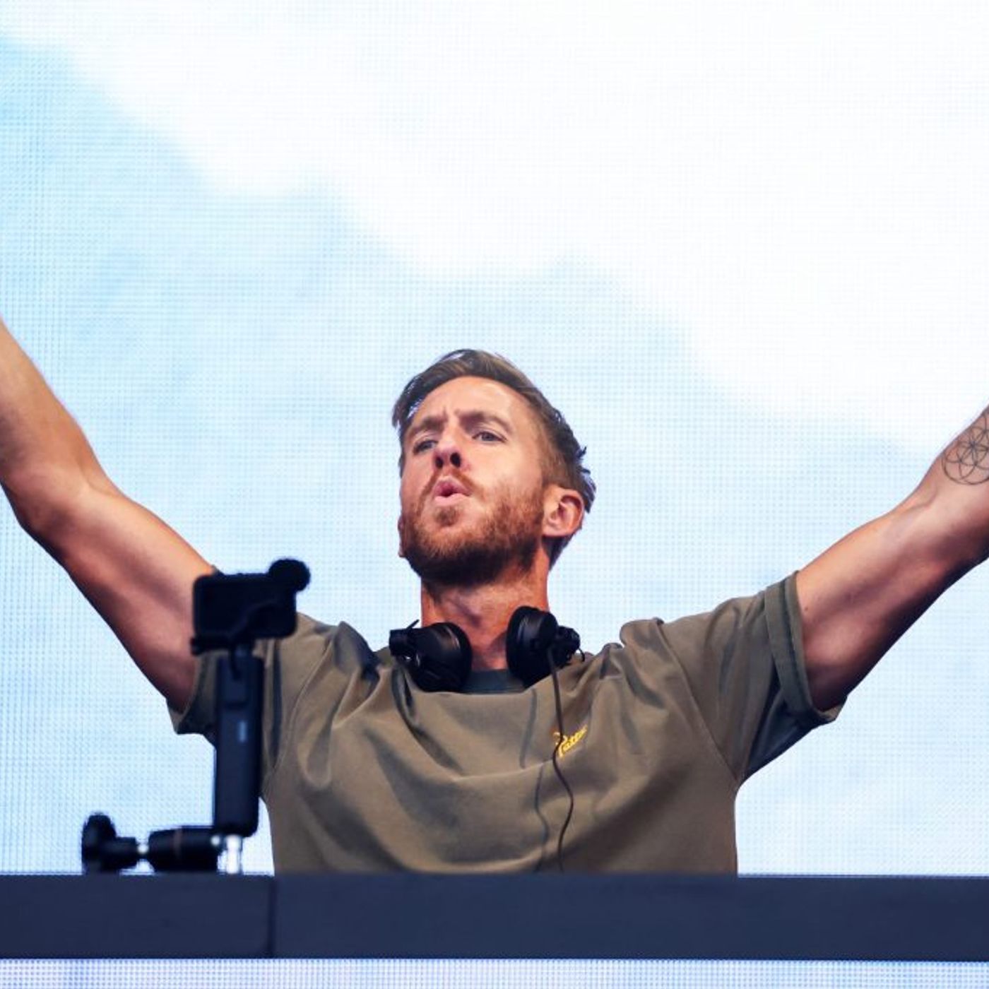 Apple Music to Host Its First Ever Video Livestream From Dance Festival Head Trip
