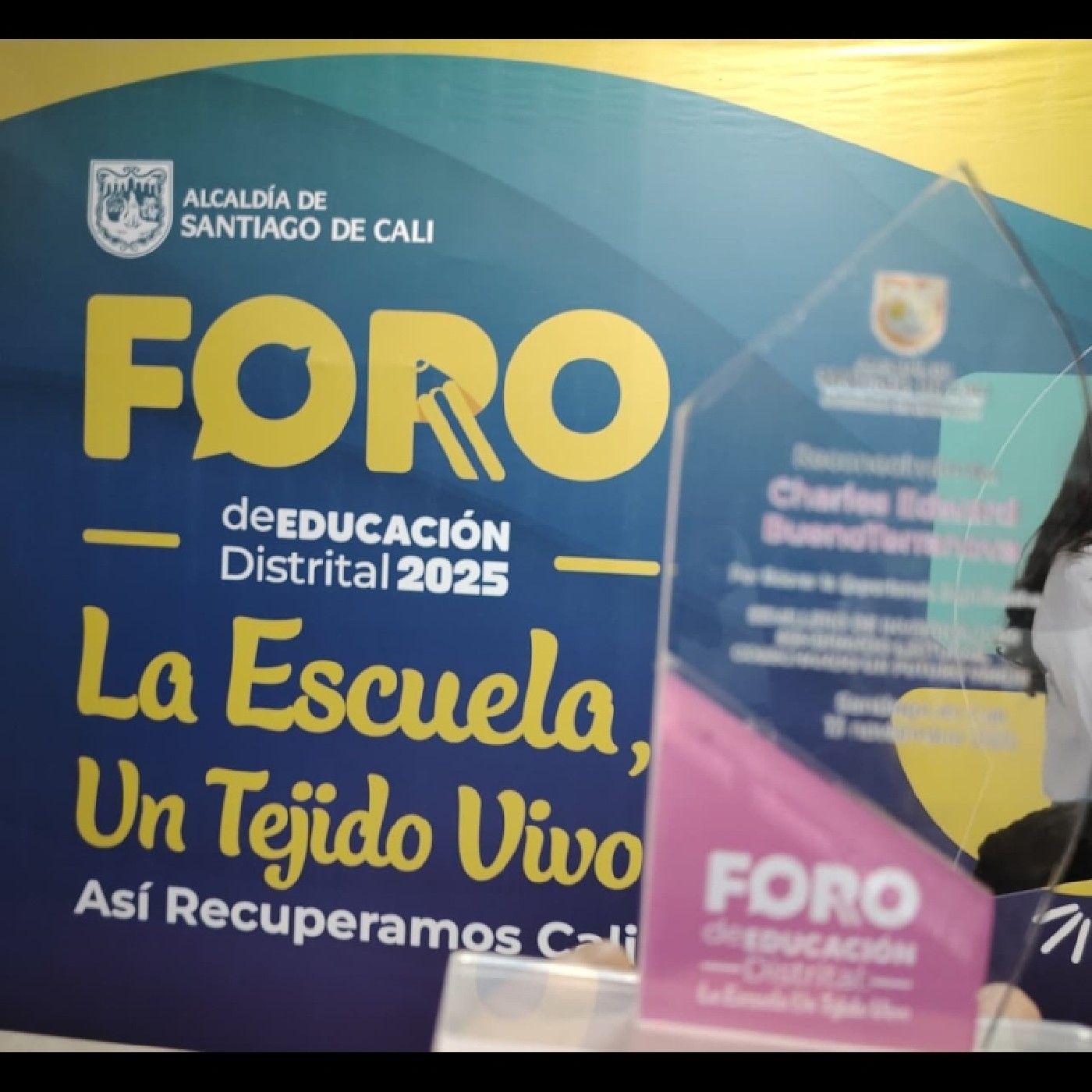 La sinergia en la investigación educativ cover art