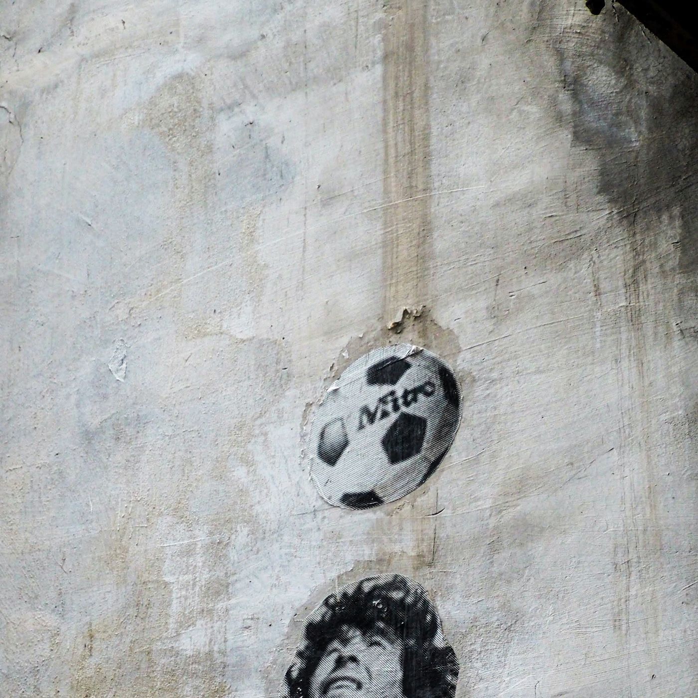 La pelota siempre al diez.