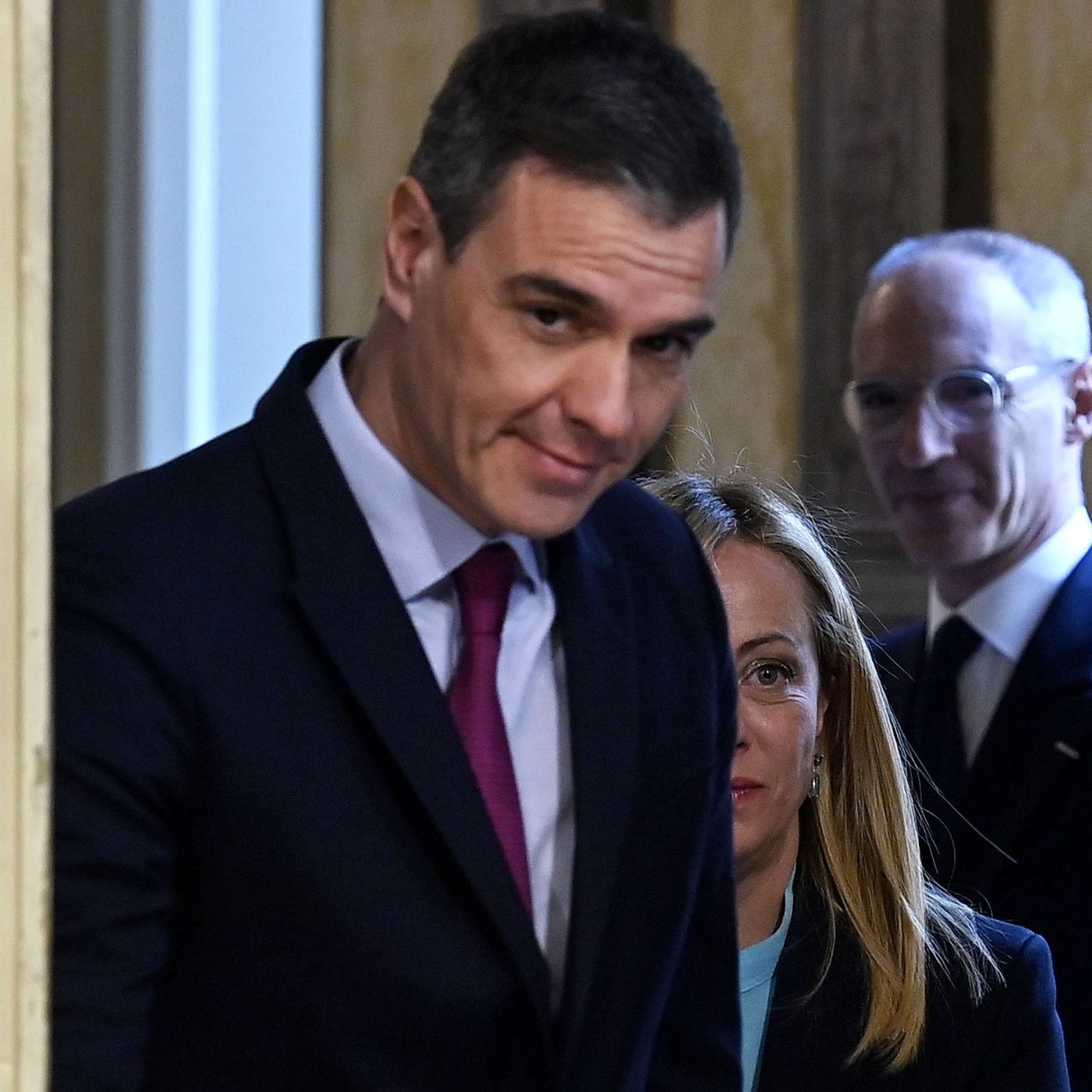 Resumen de prensa: Sánchez coloca a Teresa Ribera gracias a sus cesiones a Meloni y Orbán