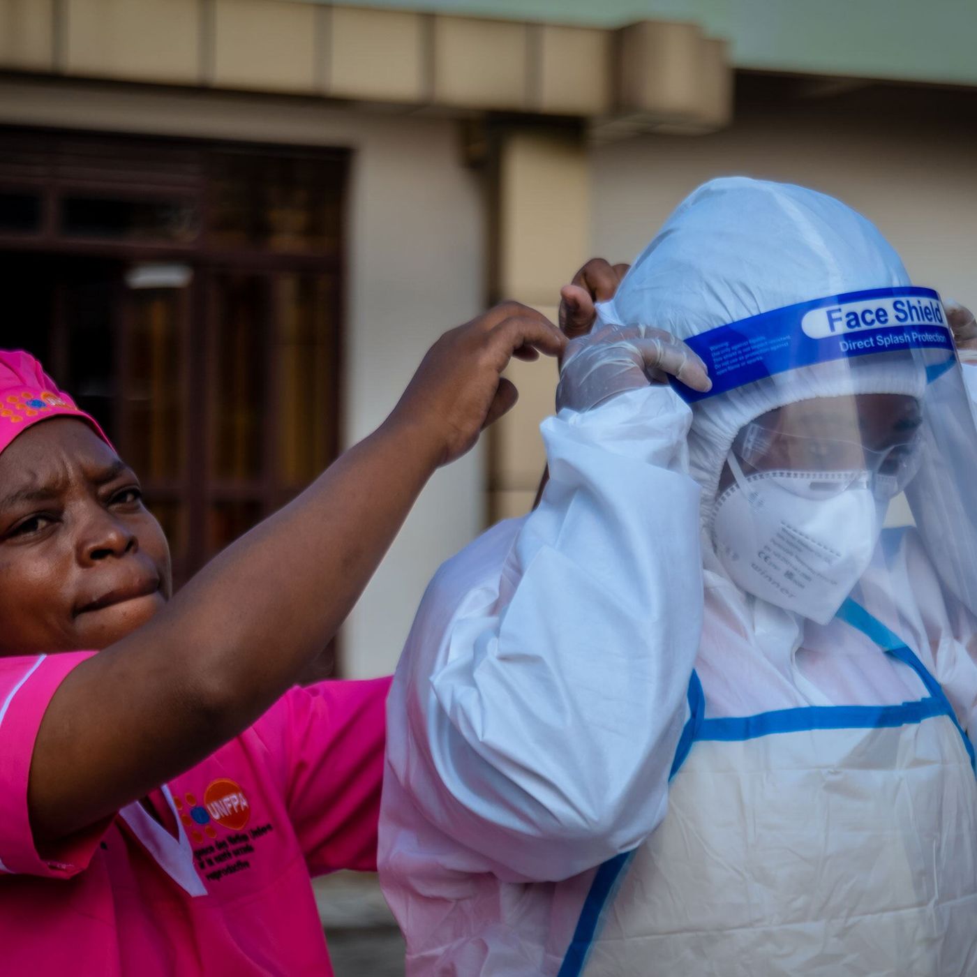 OMS diz que surto de ebola já matou quase 1 mil pessoas na RD Congo episode artwork