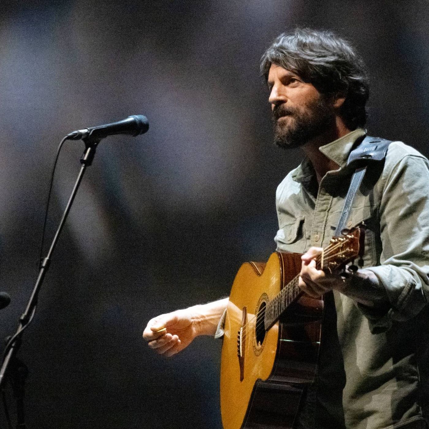Ray LaMontagne treated after collapsing on stage in Nashville episode artwork