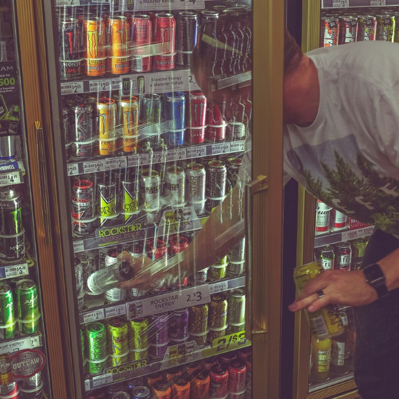 Elena Bozzola: «Moderare l'uso di energy drink tra i giovani»