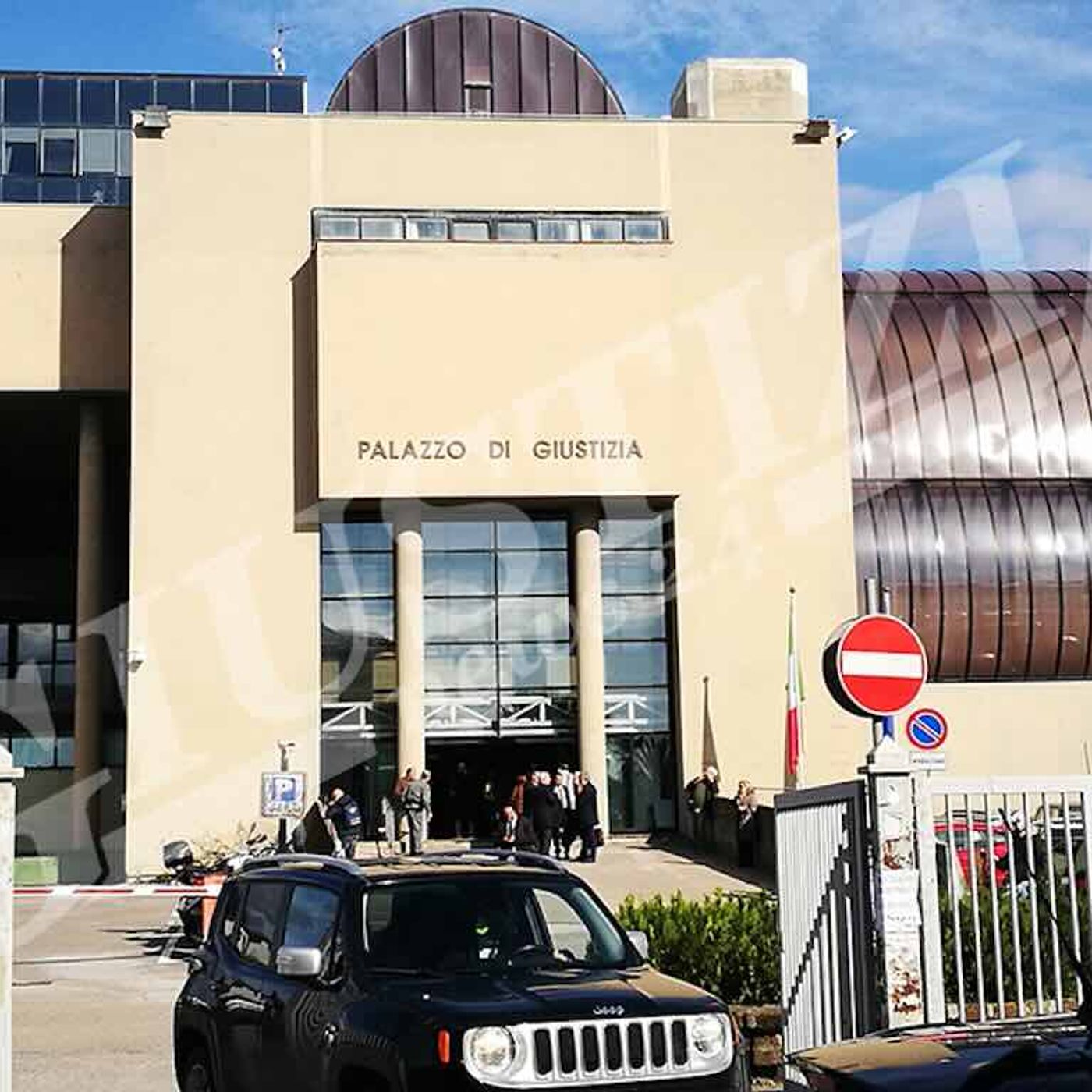 Presunto giro di prostituzione tra Torre Annunziata e Boscoreale: arrestato 59enne, sequestrati 2 immobili episode artwork