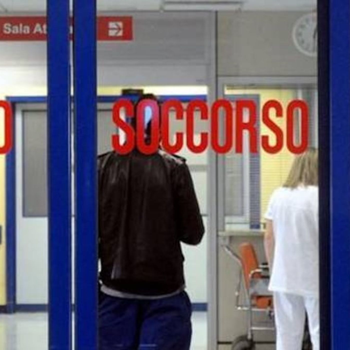 Accoltella il fidanzato per gelosia:17enne grave