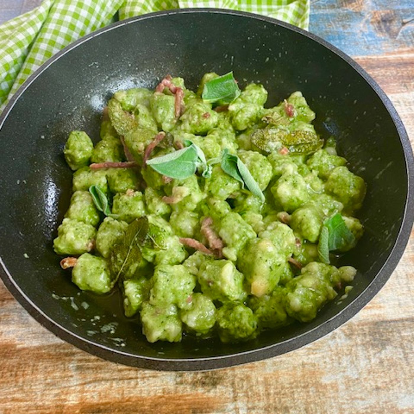 Strangolapreti Ricotta e Spinaci con Speck: Ricetta Tradizionale al Burro e Salvia episode artwork