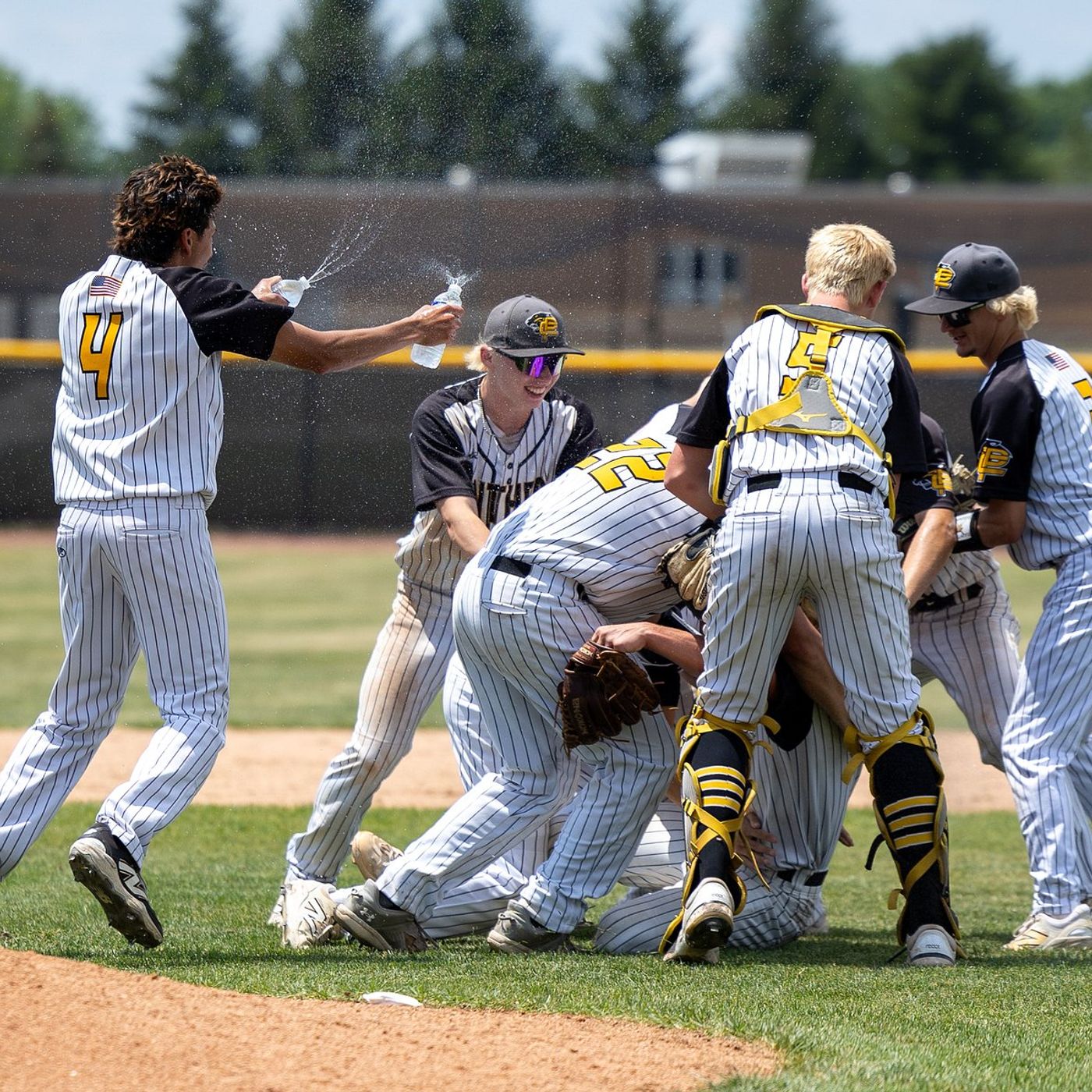 ‘Ain’t nothing better’: Putnam County jumps on Fulton early, wins first sectional title since 2013 episode artwork