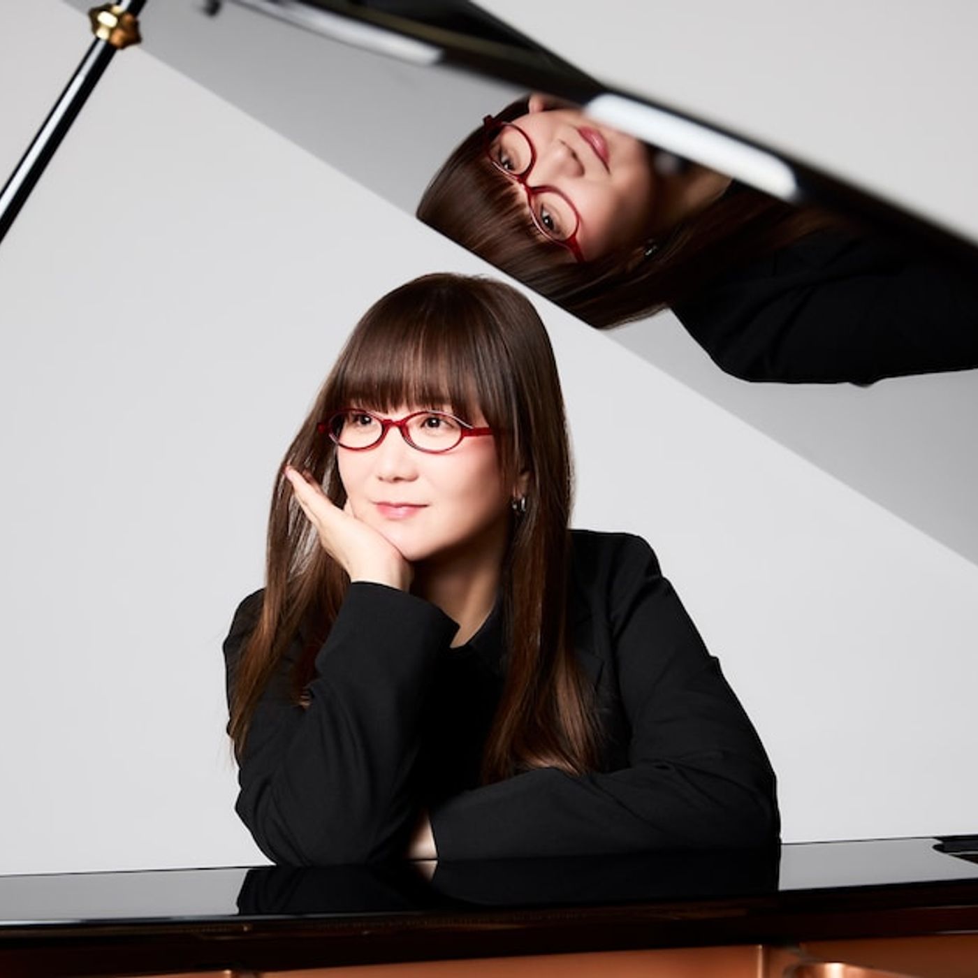 奥華子、全員が赤メガネのライブ開催 - 音楽ナタリー episode artwork