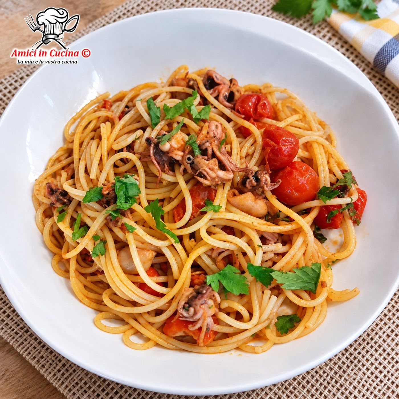 Spaghetti con seppioline e pomodorini: il sapore del mare in un piatto