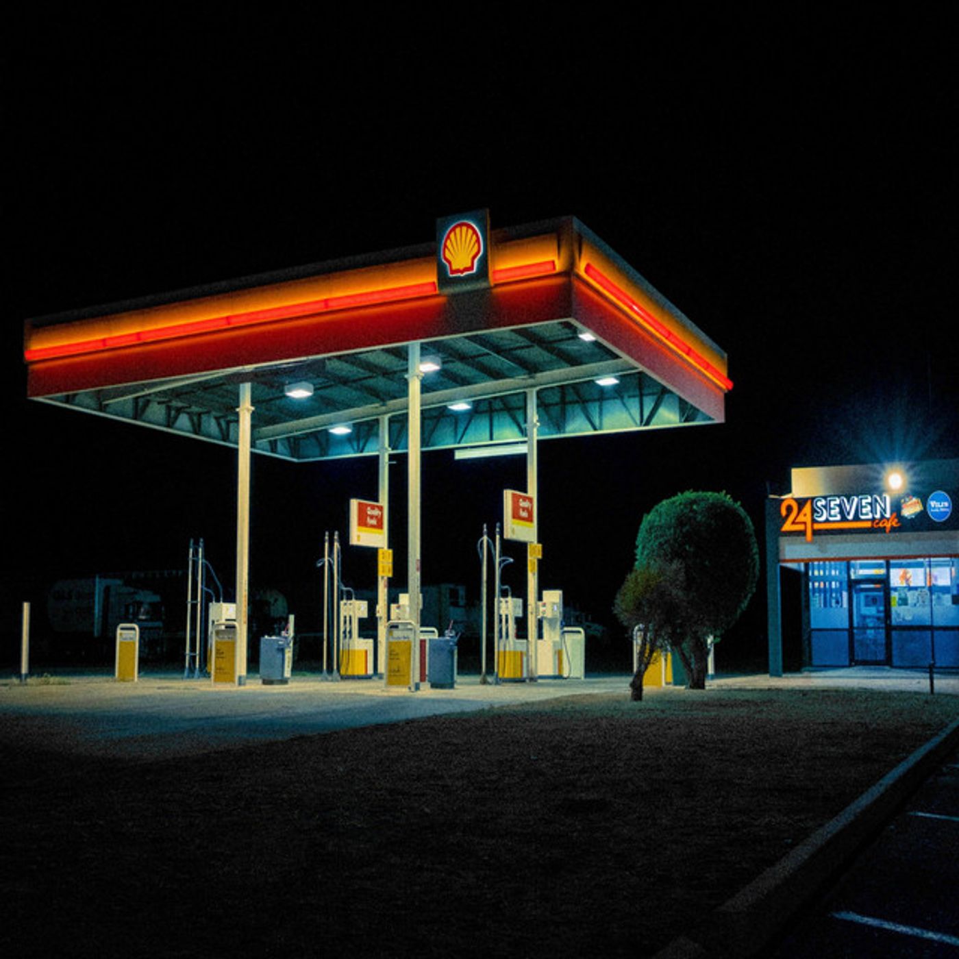 L'eclissi del cuore - Tales from the gas station s1e10 episode artwork
