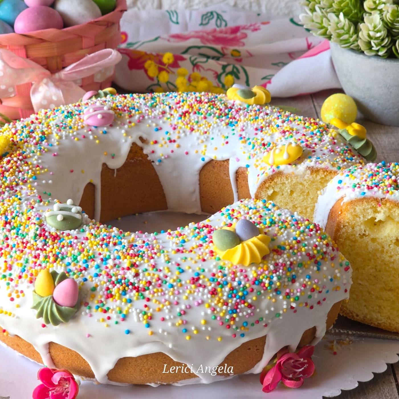 Ciambella Pasquale con glassa bianca