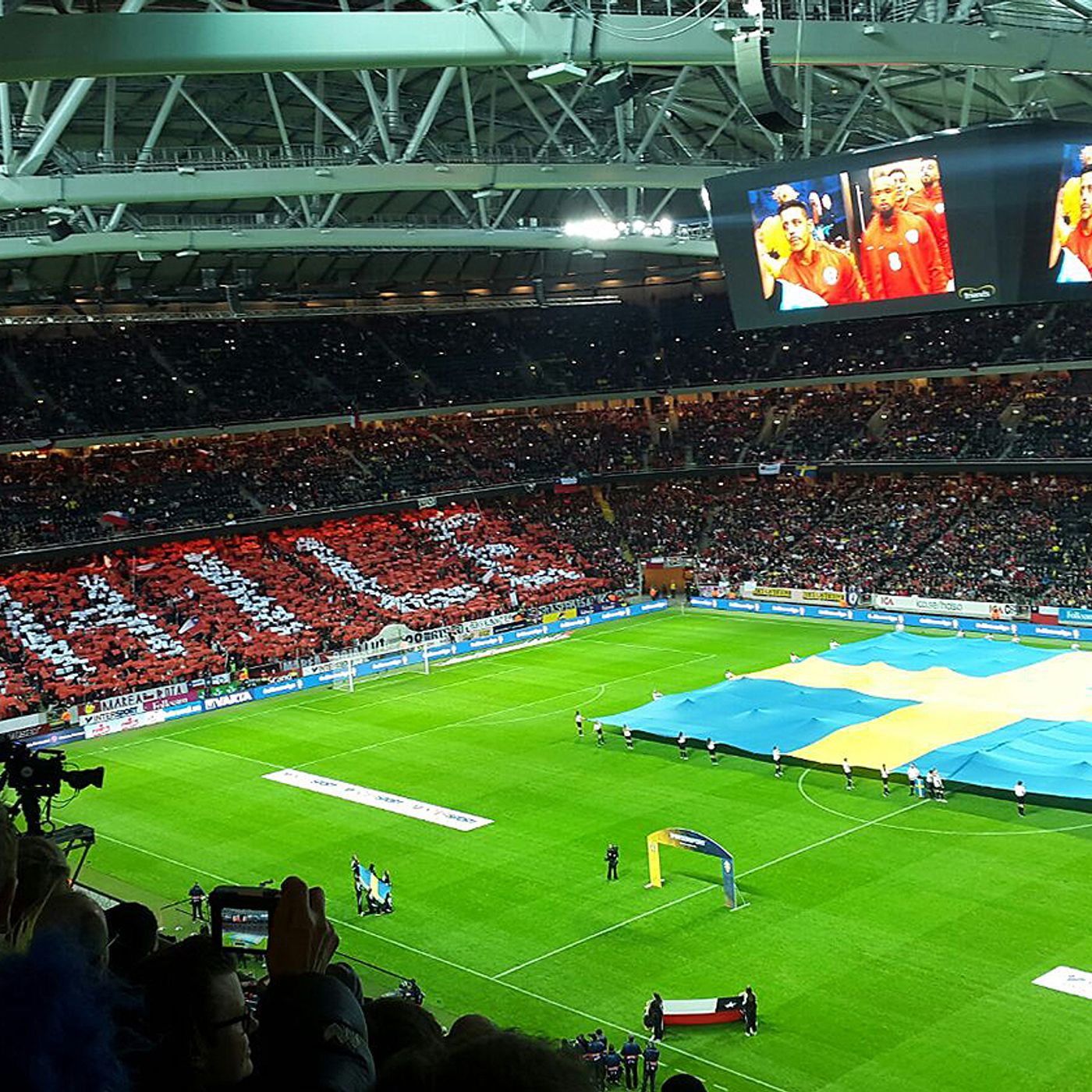 Ungdomar från Vivalla fritidsgård till Stockholm för att titta på fotbollsmatchen Sverige-Chile episode artwork