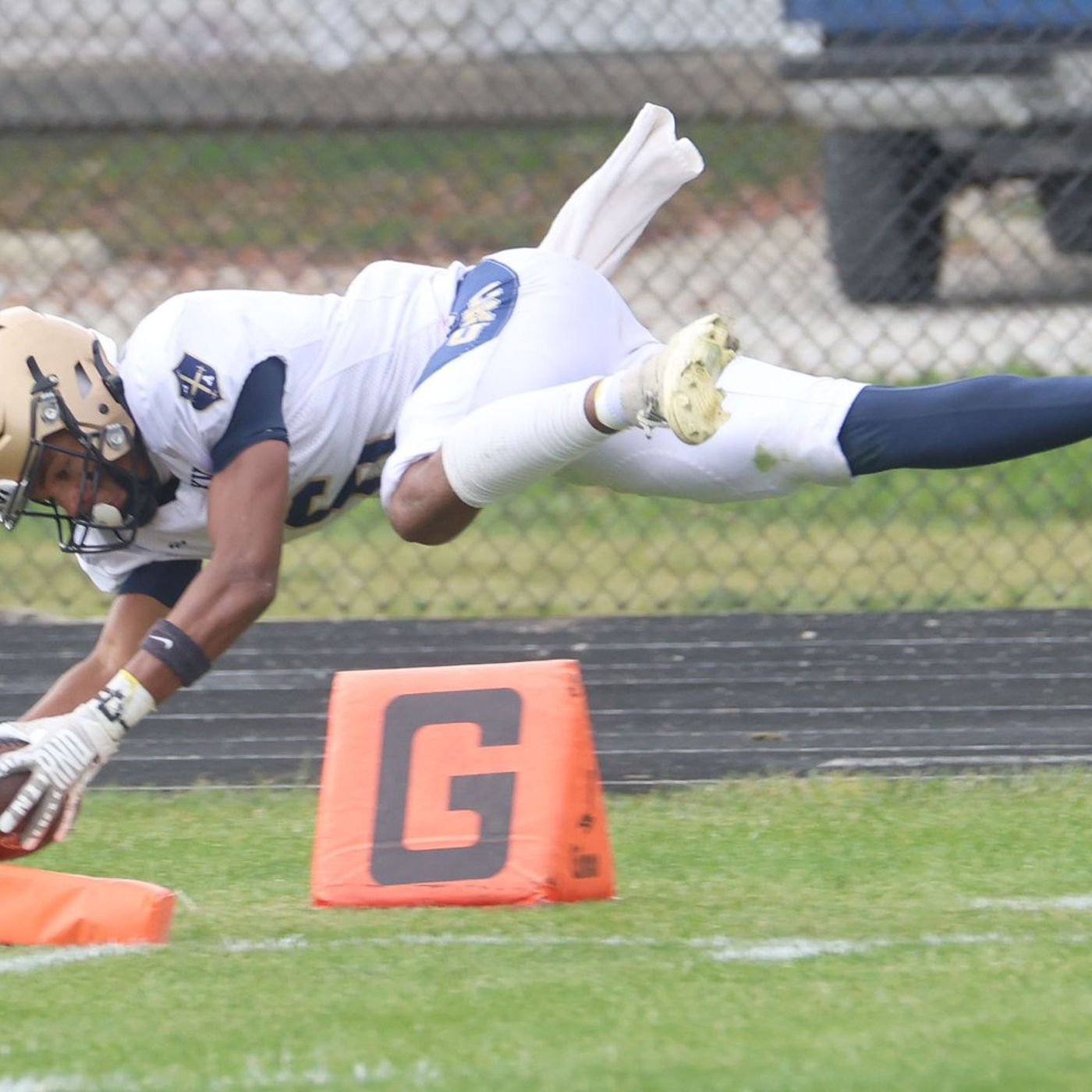 GCMS adjusts on the fly, tops Marquette 28-6 in 1A playoff opener episode artwork