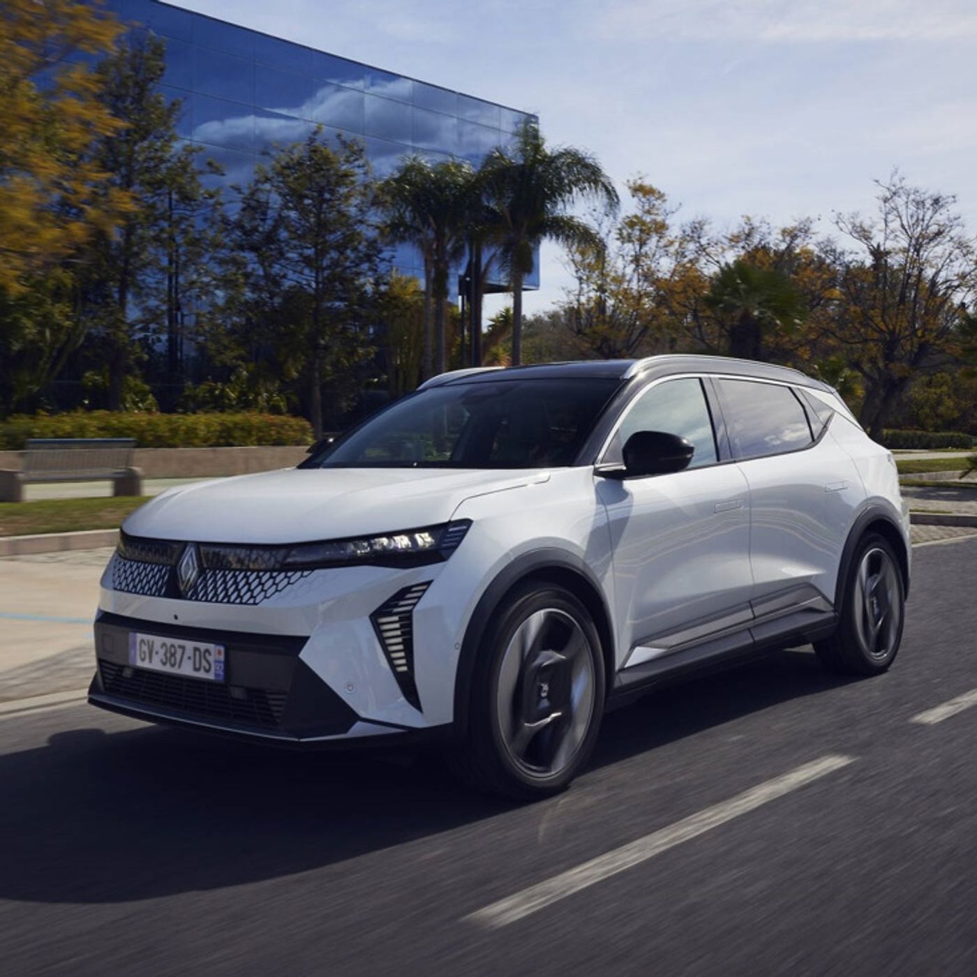 Renault Scenic E-Tech - Autonomia record, ma occhio al prezzo! episode artwork