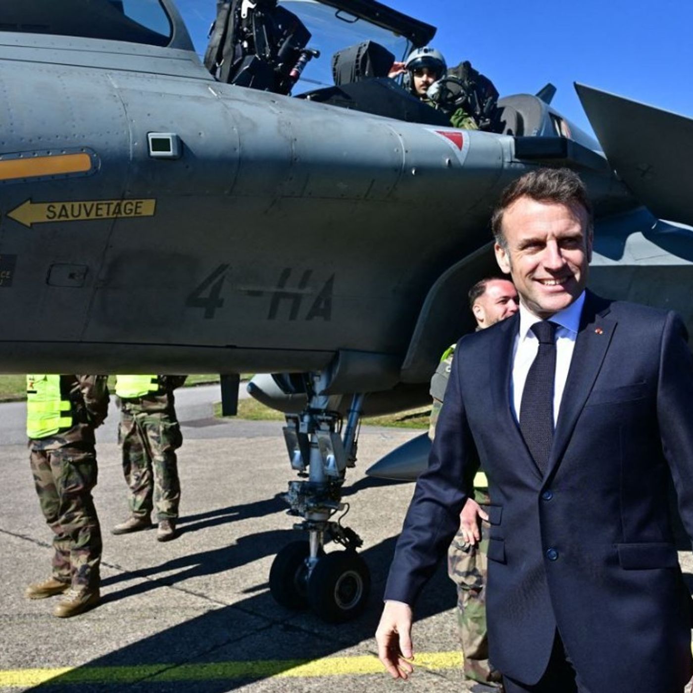 Francia24: Macron vende aerei e treni a Zelensky, paga l'Europa - Kessler, un diritto negato a francesi e italiani - Louvre: Chiusa una Gall