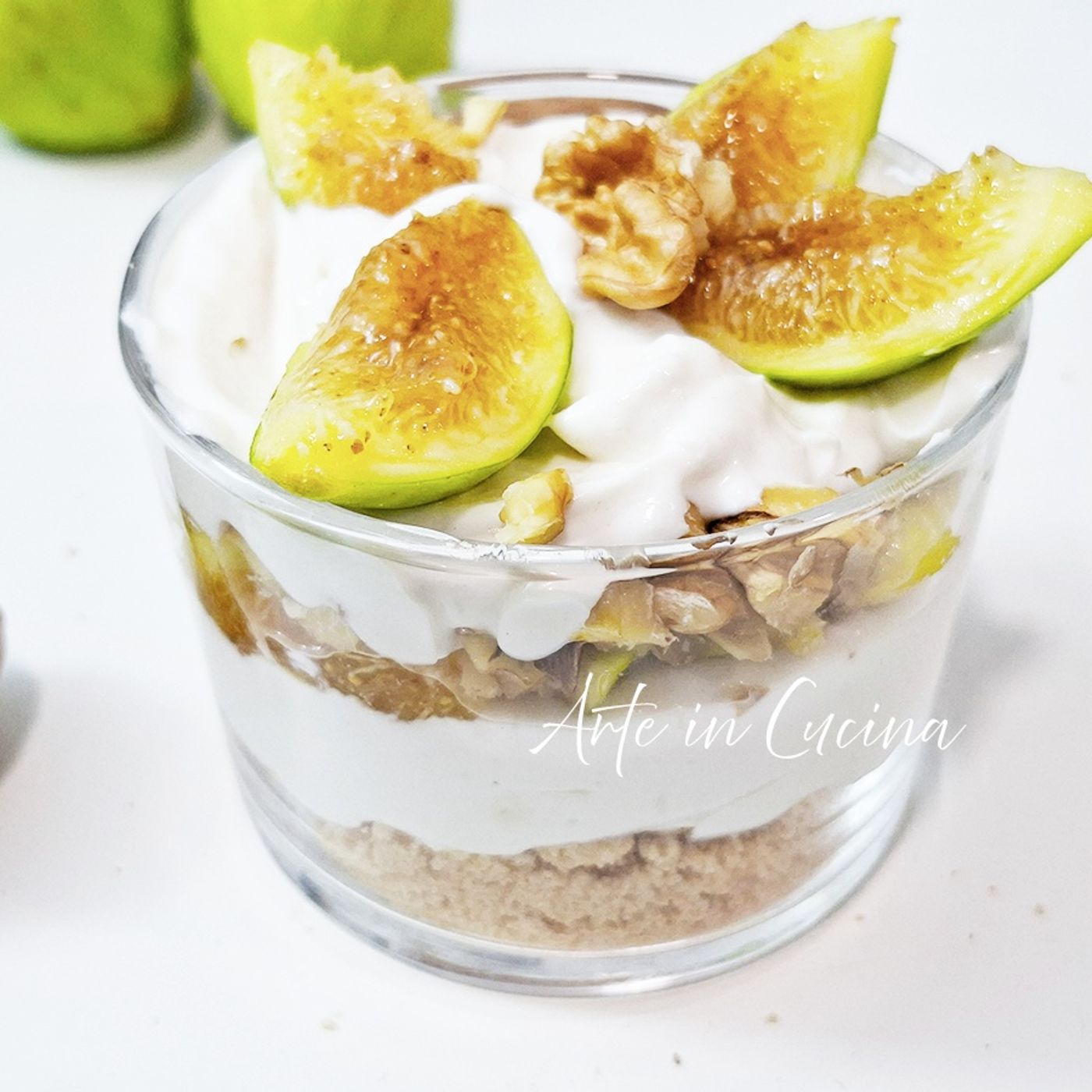 Coppette ai fichi con ricotta e noci: dolce al cucchiaio pronto in 5 minuti!