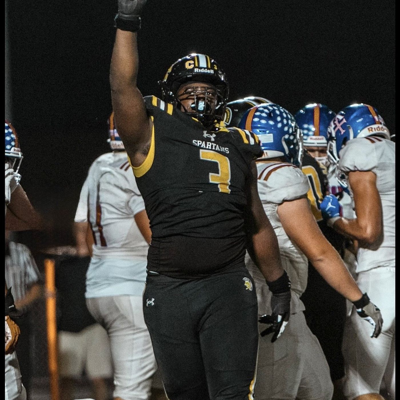 After giving up basketball, Marian Catholic’s Gavin Neil becoming a force on the gridiron episode artwork