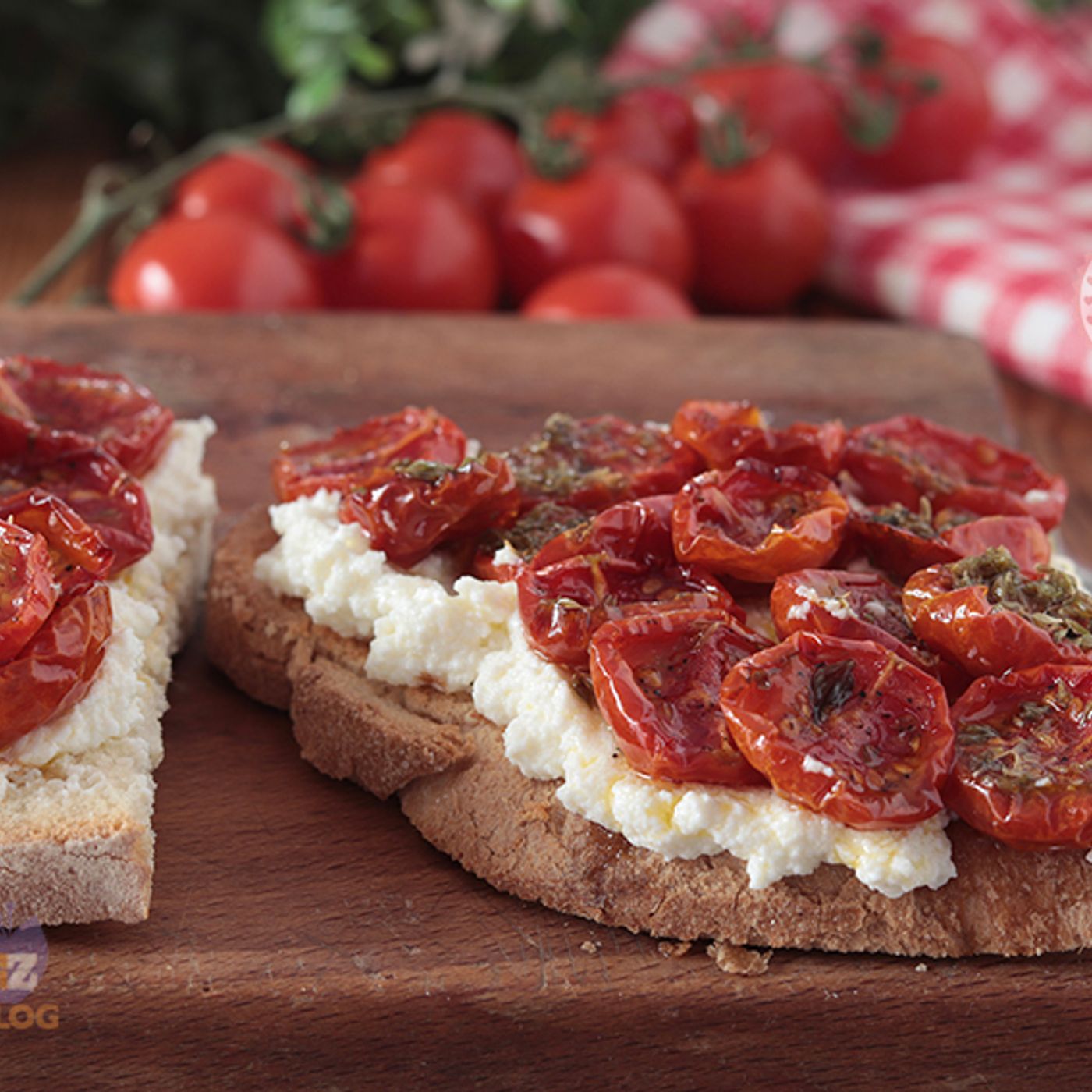 Bruschette con ricotta e pomodorini arrosto