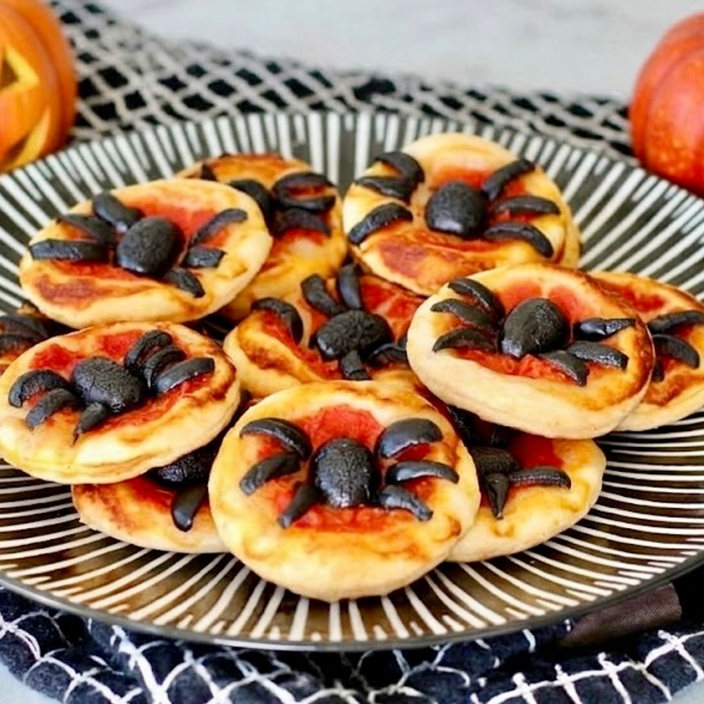Halloween sta arrivando... pizzette ragno in 10 minuti, da paura! episode artwork