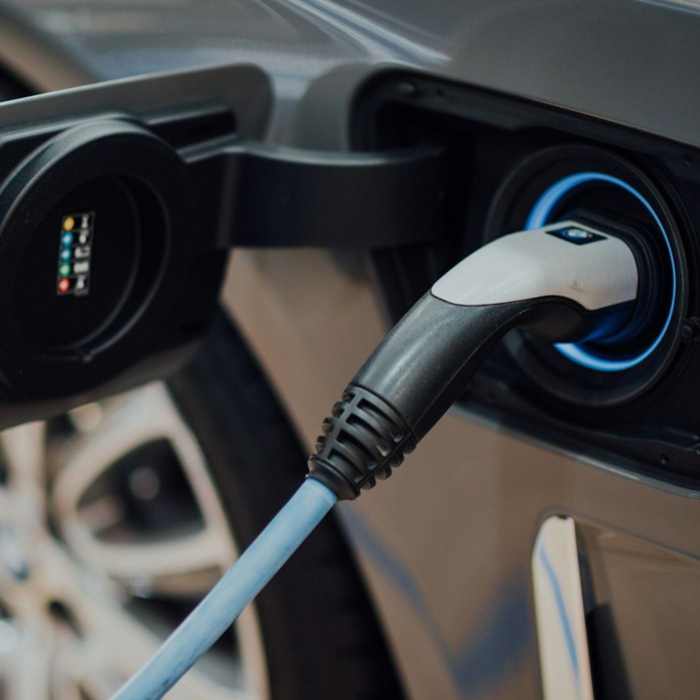 Federauto, il presidente Artusi: «C'è un calo sulla vendita delle auto elettriche»