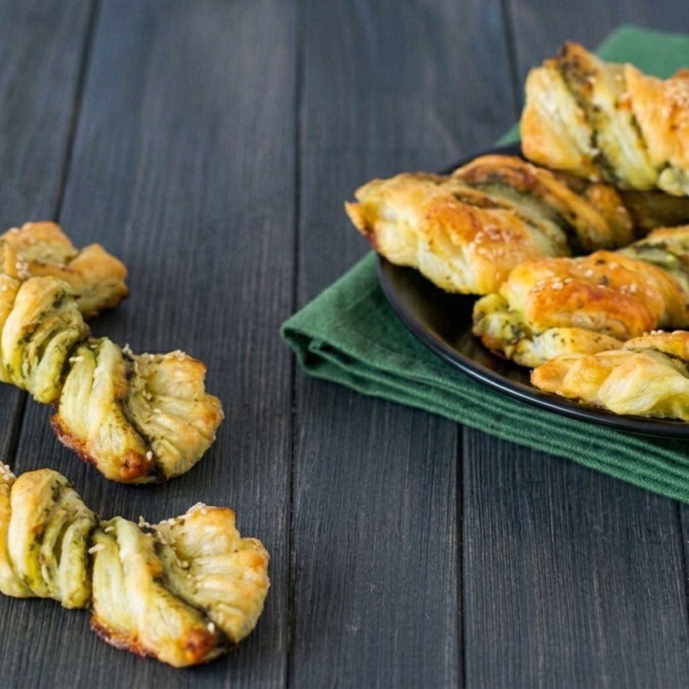 Bastoncini di pasta sfoglia e pesto: la ricetta sfiziosa e veloce episode artwork