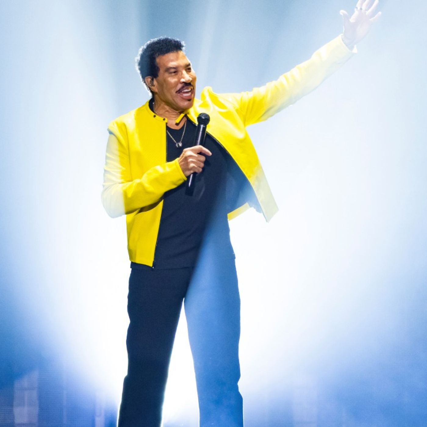 Lionel Richie Hospitalized After St. Louis Concert episode artwork
