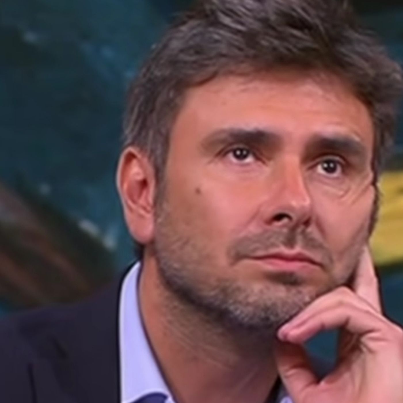 Alessandro Di Battista operato a L’Avana: slitta il rientro in Italia episode artwork