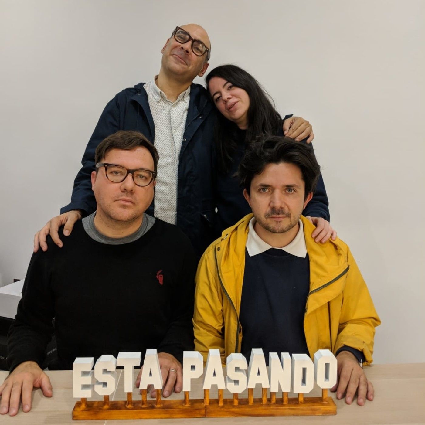 ESTÁ PASANDO RADIOSHOW.