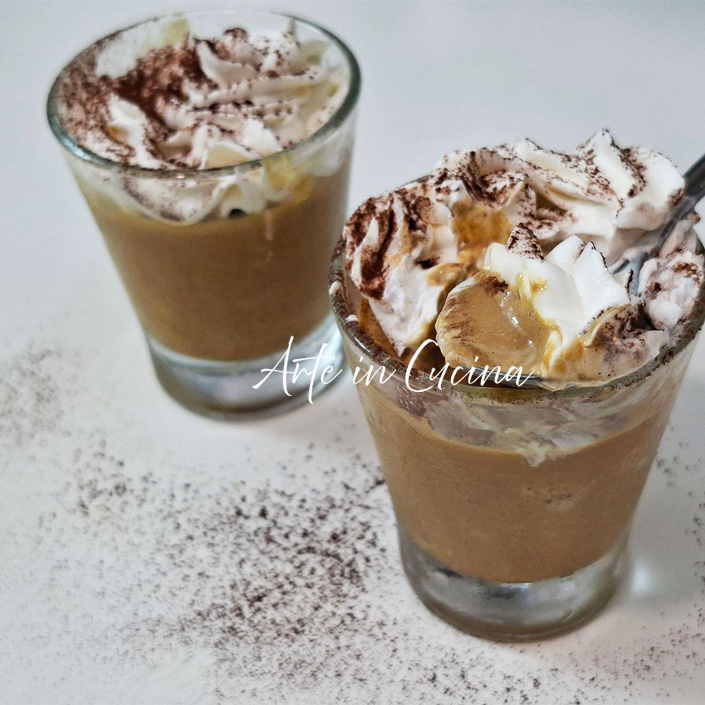 CREMA FREDDA di CAFFÈ allo YOGURT GRECO: dolce senza panna in 5 minuti