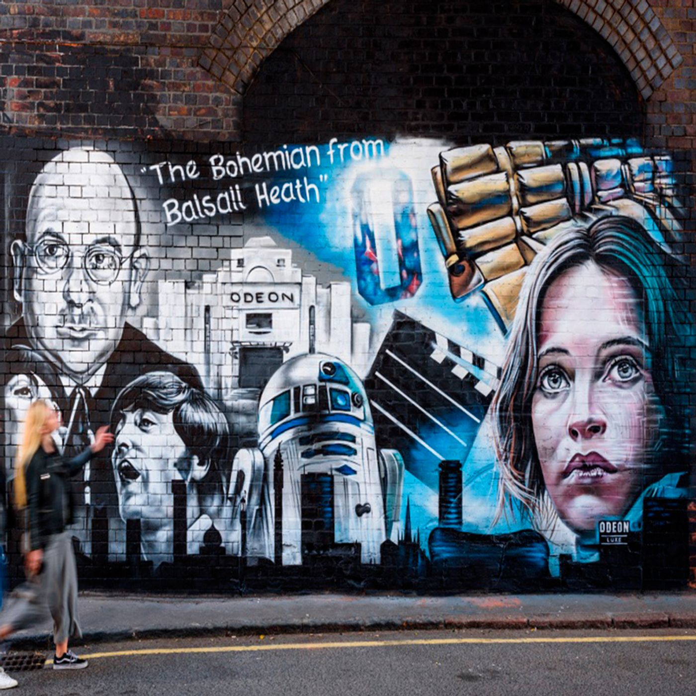 El Club de los Beatles: Mural para promover el cinema Odeon Luxe episode artwork