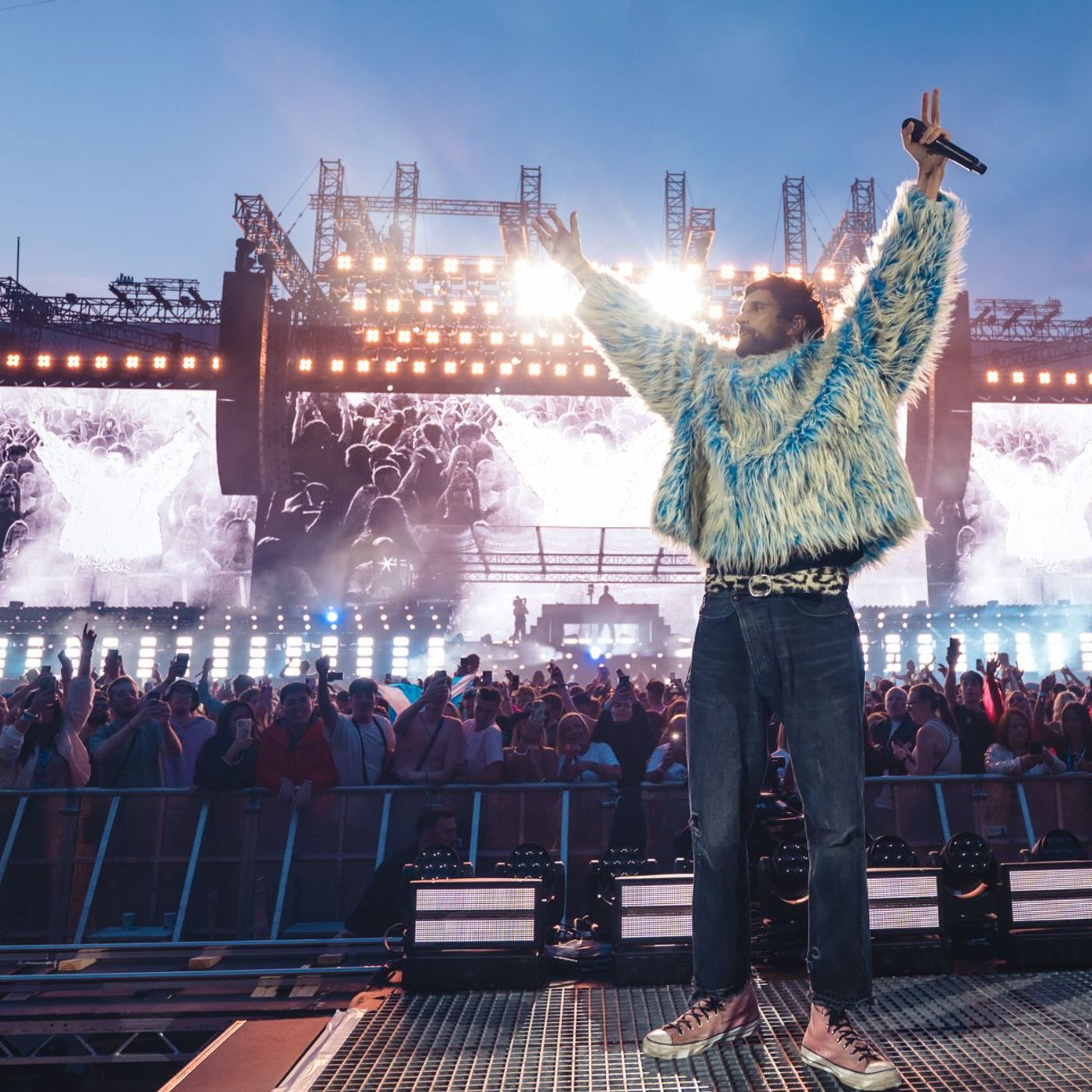 Watch Kasabian’s Serge Pizzorno join Calvin Harris for ‘Release The Pressure’ at huge Hampden Park shows as DJ celebrates with ‘rave haggis’ episode artwork