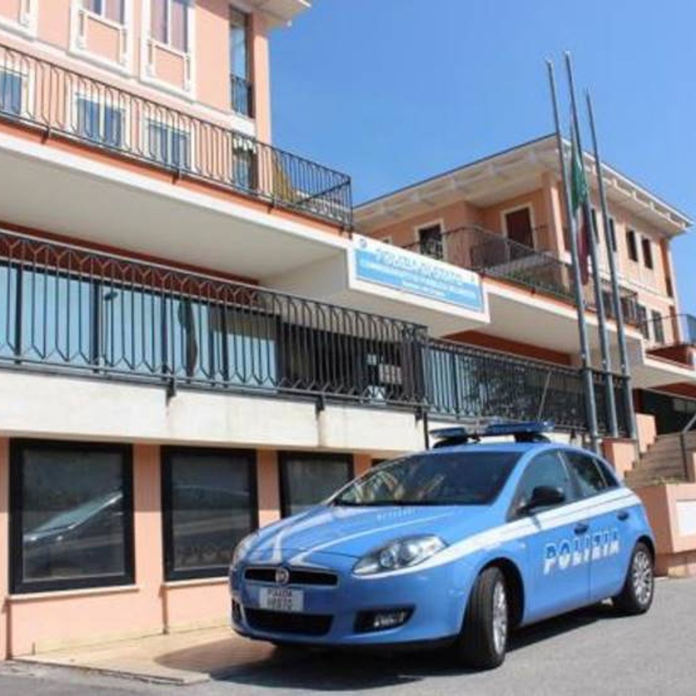 Furto in lavanderia e lavatrici danneggiate: denunciati quattro adolescenti Furto in lavanderia e lavatrici danneggiate: denunciati quattro adolescenti