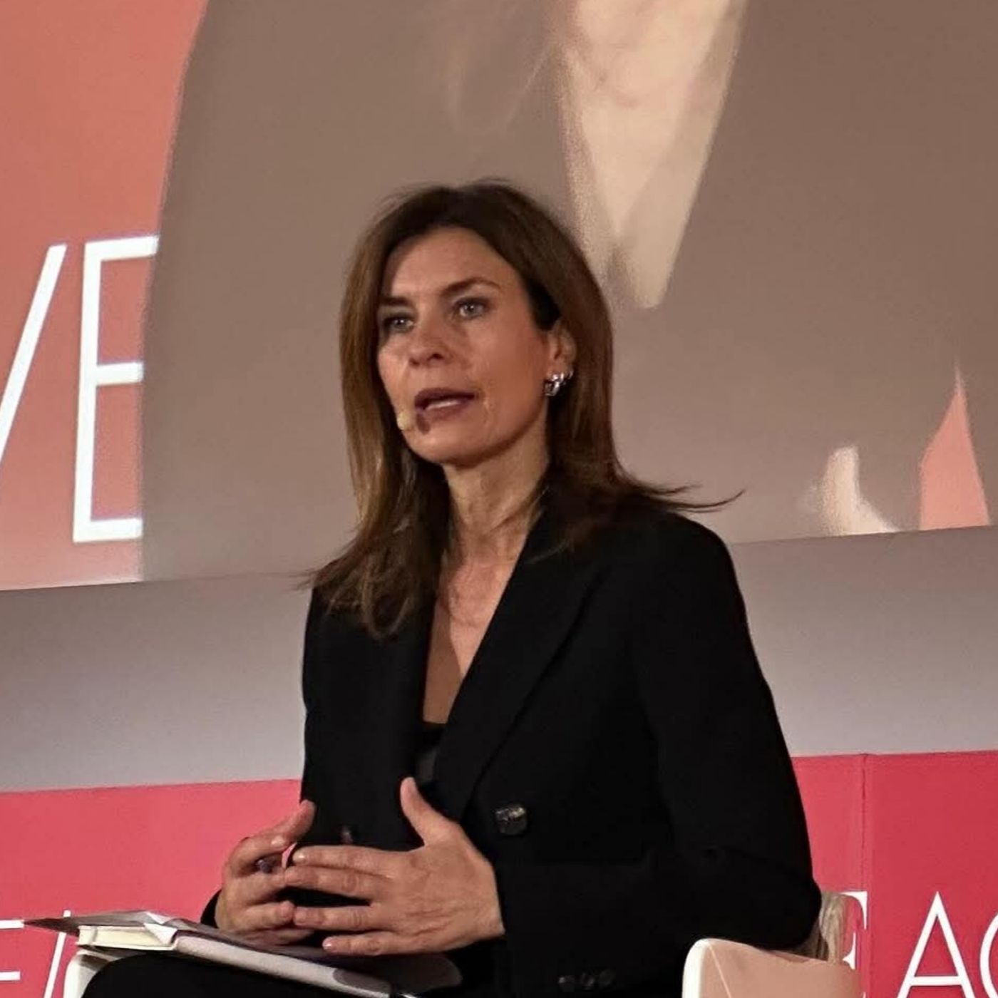 Primo sì dall’Europarlamento alla revoca dell’immunità ad Alessandra Moretti sul Qatargate